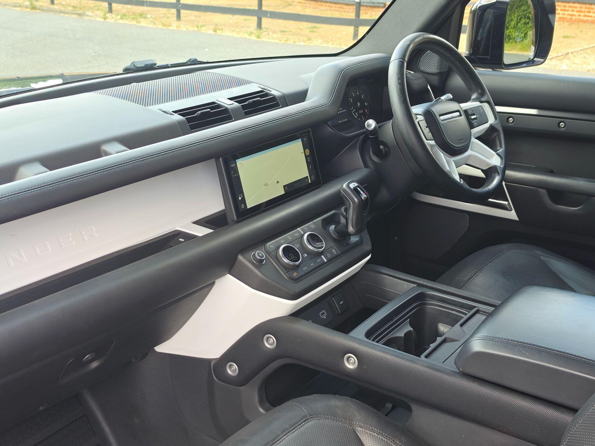 Land Rover Defender 90 2.0 P300 X-Dynamic SE SUV 3dr Petrol Auto 4WD Euro 6 (s/s) (300 ps) — photo 12