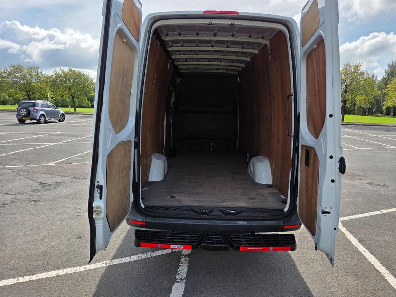 Mercedes-Benz Sprinter Photo at-774a62c9d4fc4426a4ee3b533ea8a62e.jpg