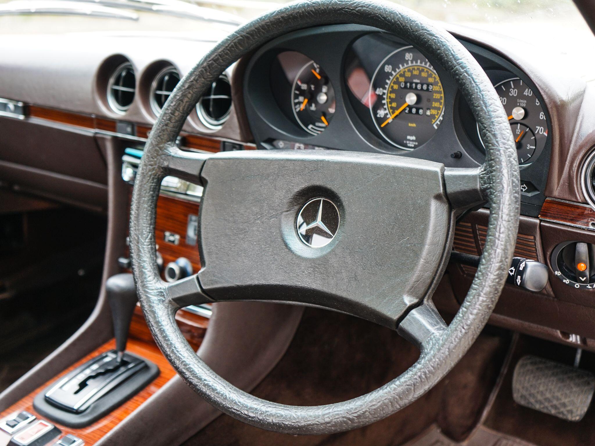 Mercedes-Benz 500 SL — photo 20
