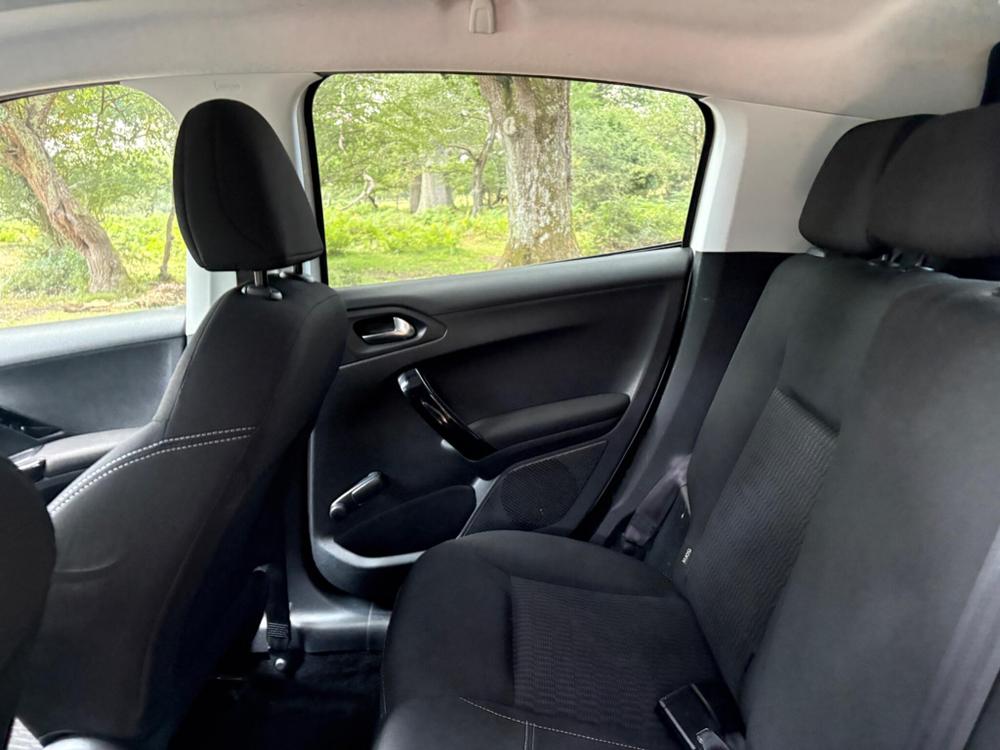Peugeot 208 Photo at-7790e1bd765d4954937918b439bb6623.jpg