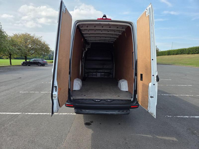 Mercedes-Benz Sprinter Photo at-779481e0b81f433fb83346c59d1be09a.jpg