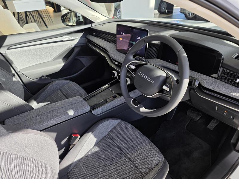 Skoda Superb Photo at-783ff78ed4244396a954f182a23b9227.jpg