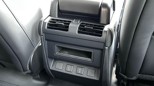 Land Rover Defender Photo at-78eedadc2d4c4e81a687d1da5d1463a2.jpg