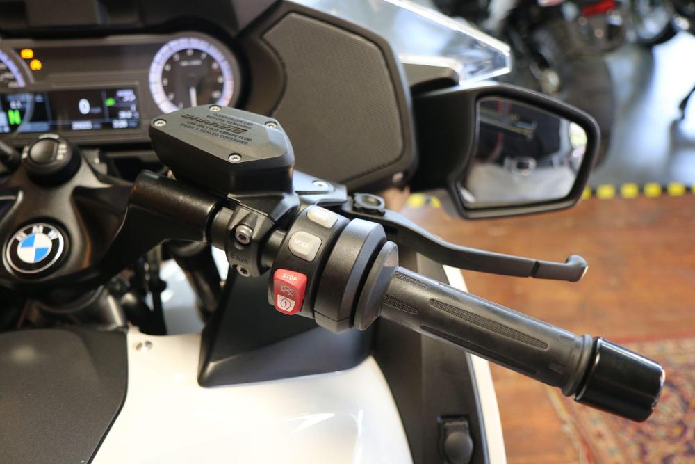 BMW R 1200 RT Photo at-790532b38f9048cc9e170f0a4b793fe9.jpg