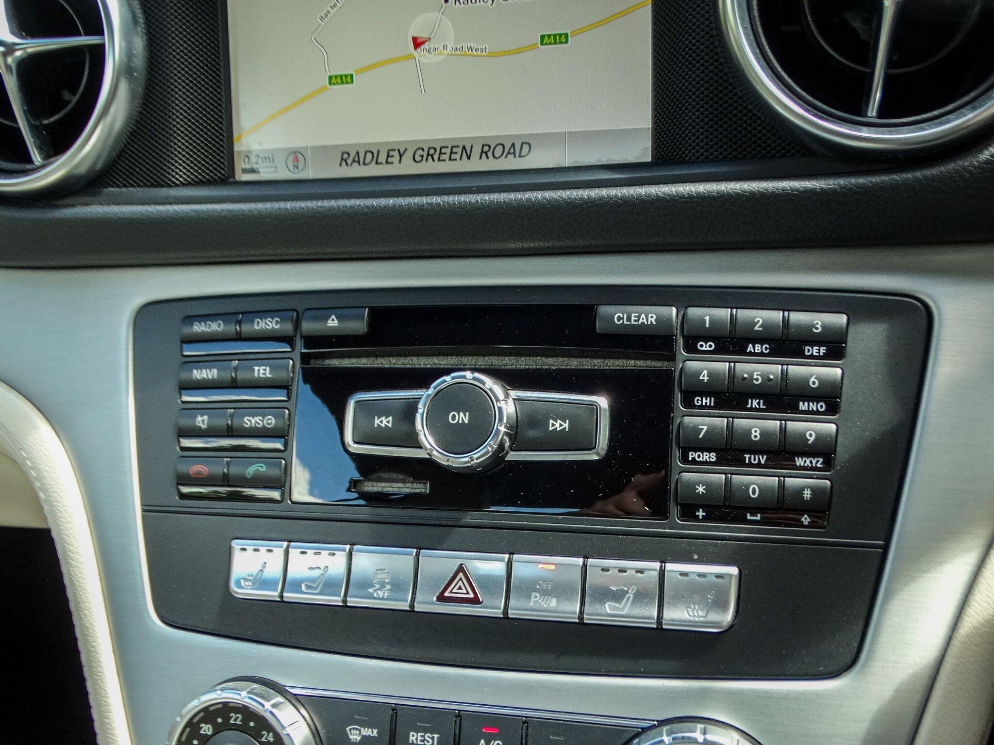 Mercedes-Benz SL 3.0 SL400 AMG Sport Convertible 2dr Petrol G-Tronic Euro 6 (s/s) (333 ps) — photo 24