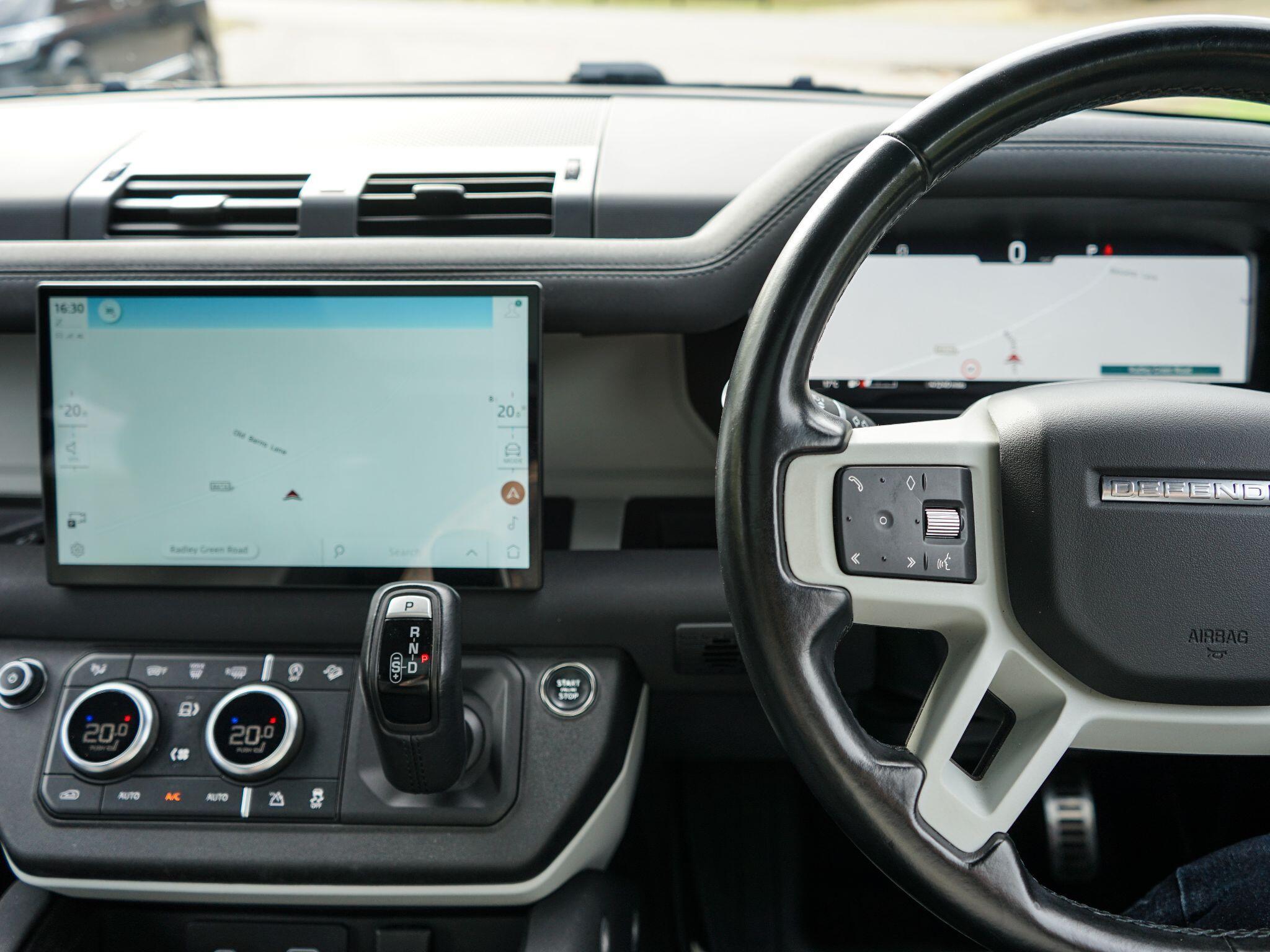 Land Rover Defender 110 3.0 D300 MHEV X-Dynamic SE SUV 5dr Diesel Auto 4WD Euro 6 (s/s) (300 ps) — photo 8