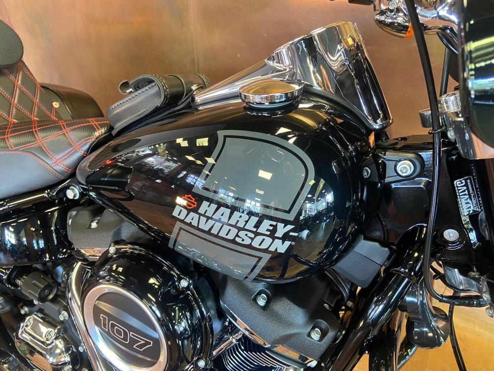 Harley-Davidson Softail Photo at-79459dc6e2e548e49ee7c604f3c5aeab.jpg