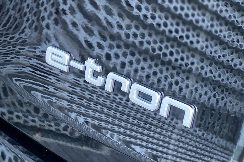 Audi e-tron Photo at-794c20a5ae844020b37919b7e05cbcae.jpg