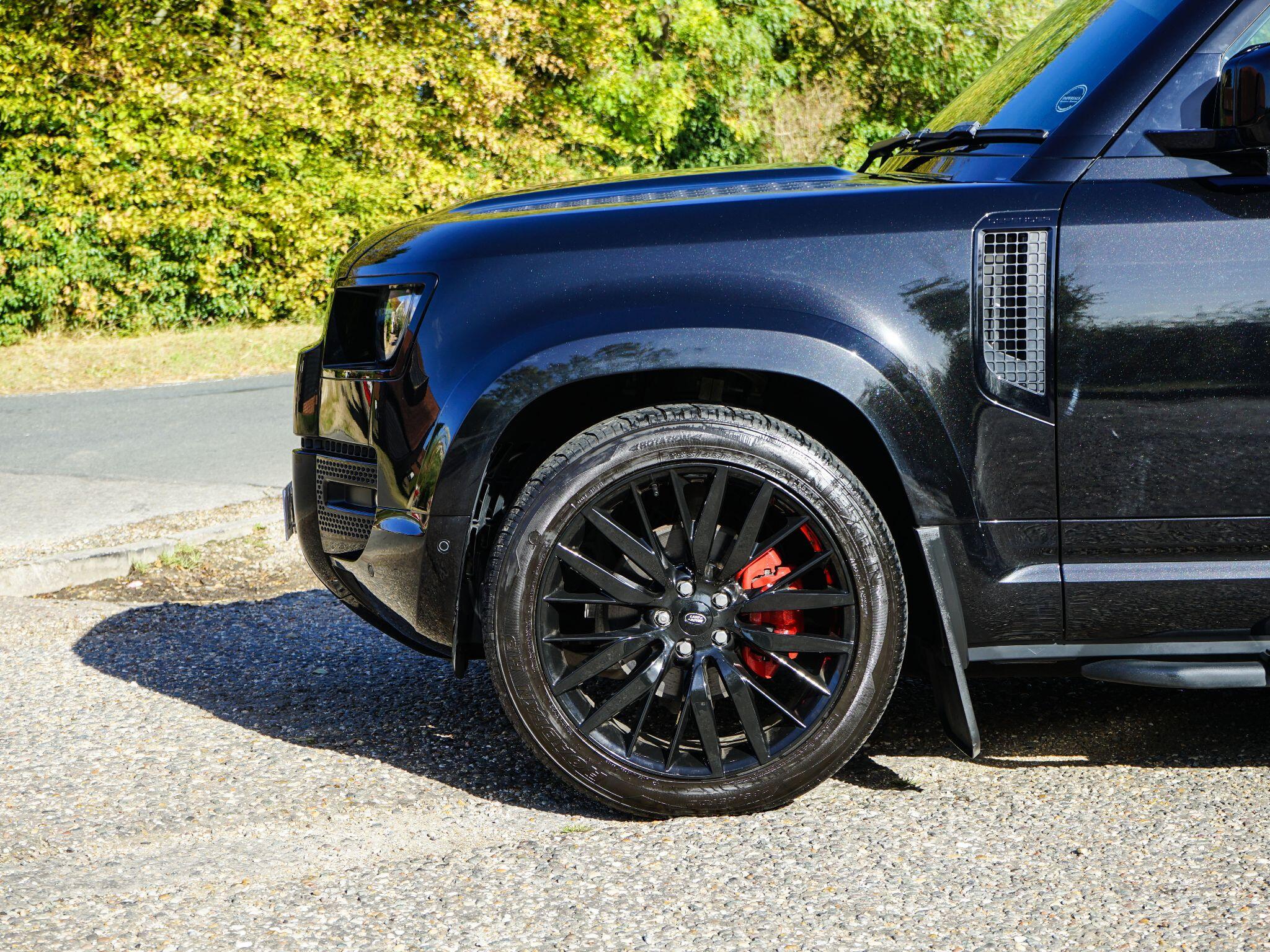Land Rover Defender 110 3.0 D250 MHEV SE Auto 4WD Euro 6 (s/s) 5dr — photo 5