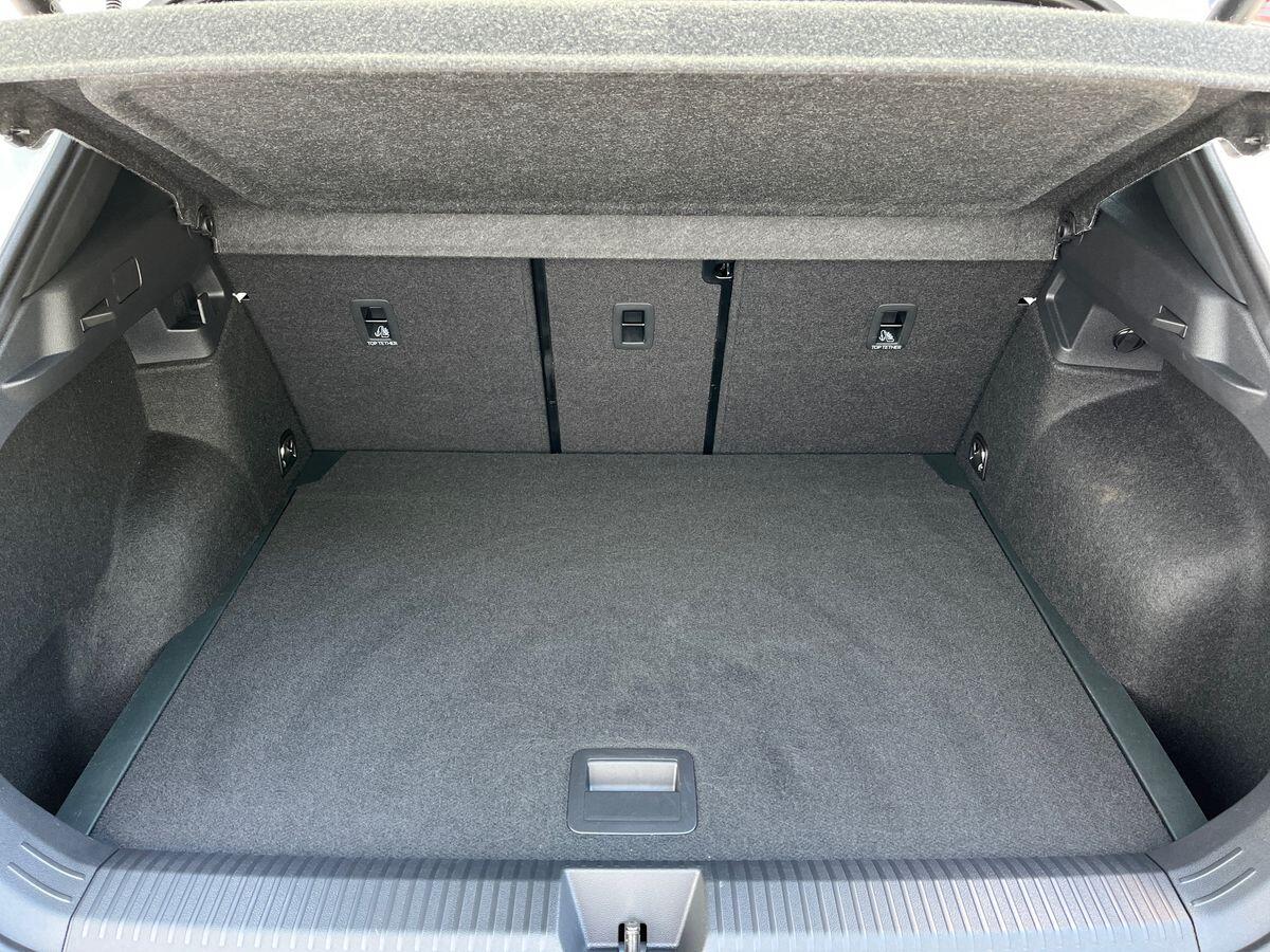 Volkswagen T-Roc Photo at-799b793335b44e5eafbbee98875a61a5.jpg
