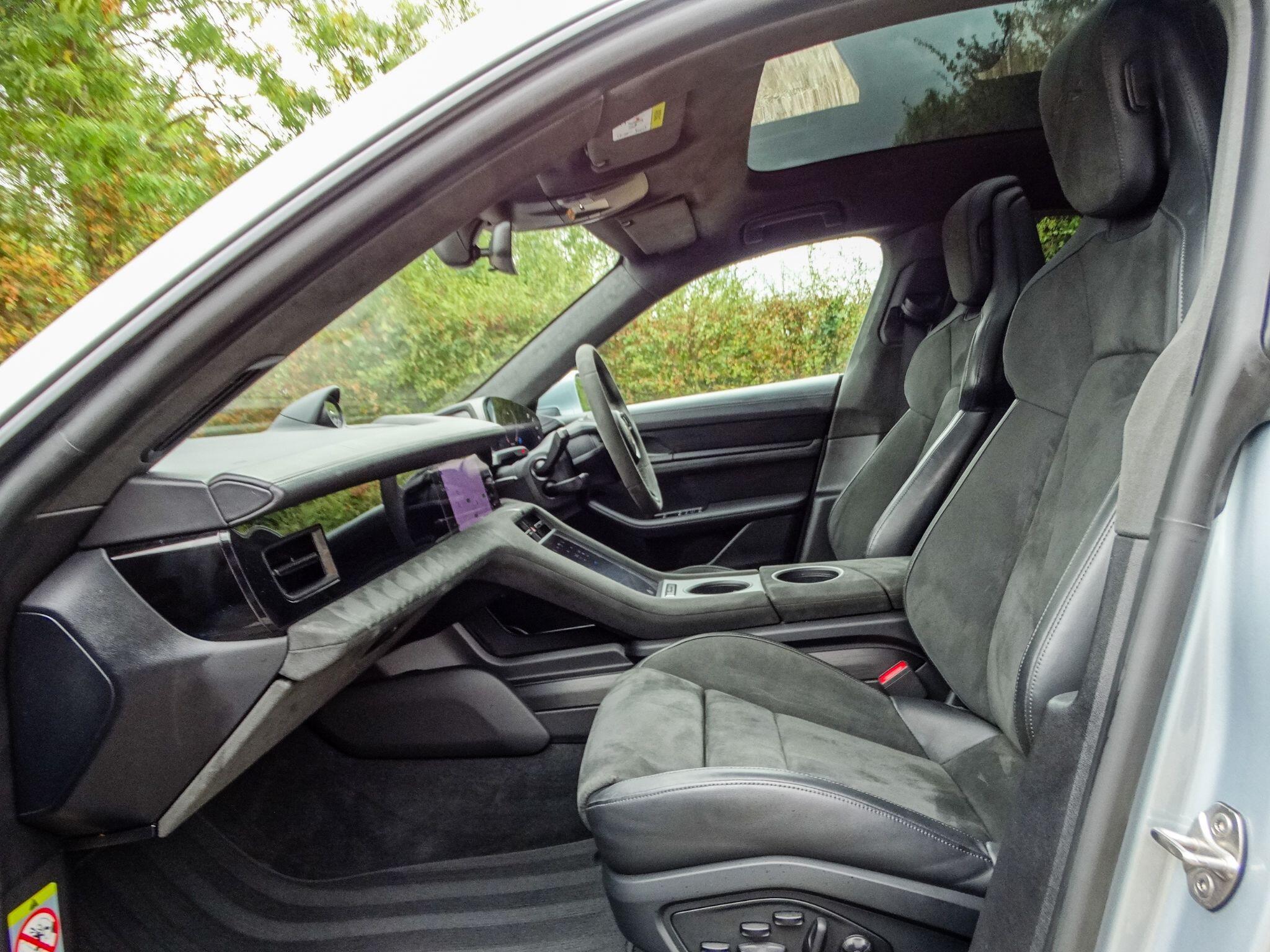 Porsche Taycan Performance Plus 93.4kWh GTS Sport Turismo Auto 4WD 5dr (11kW Charger) — photo 3