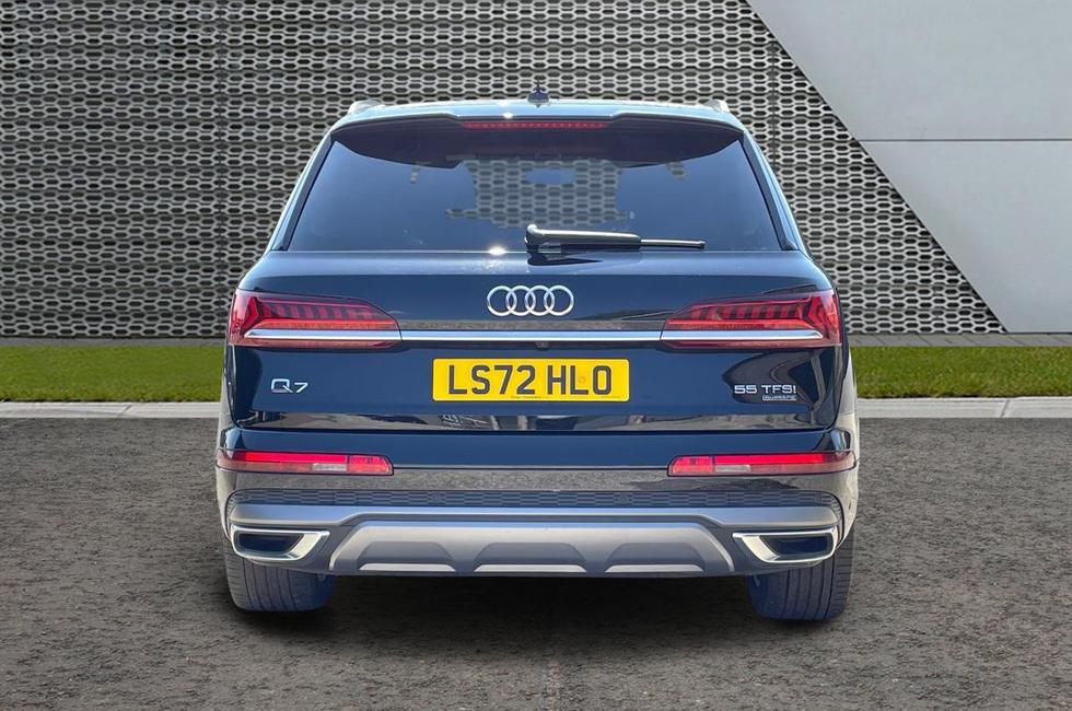 Audi Q7 Photo at-7a47fcadfbdd4b8eb44a7213b2a43e0c.jpg