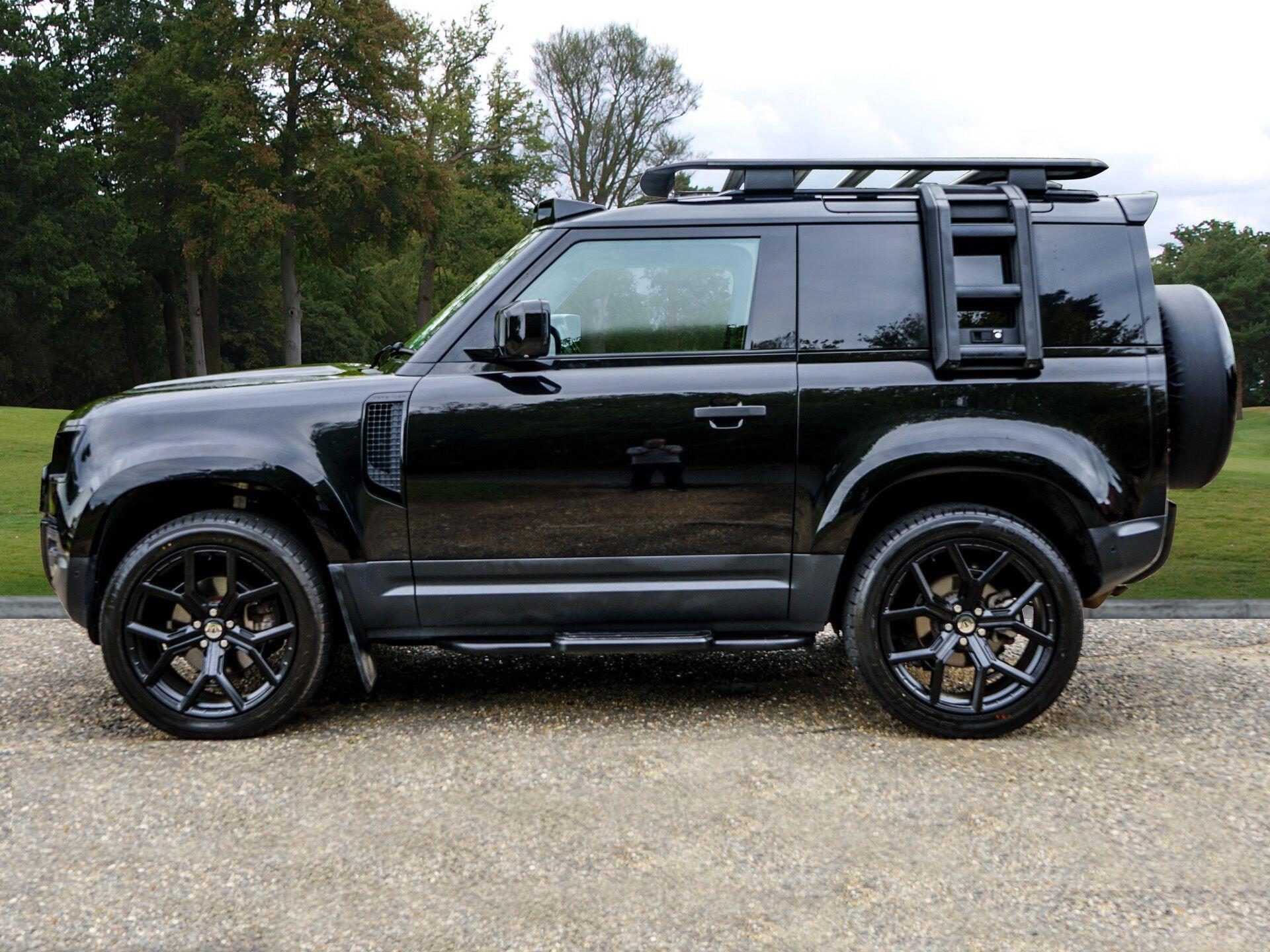 Land Rover Defender 90 3.0 D250 MHEV Hard Top SUV Auto 4WD SWB Euro 6 (s/s) 3dr — photo 2