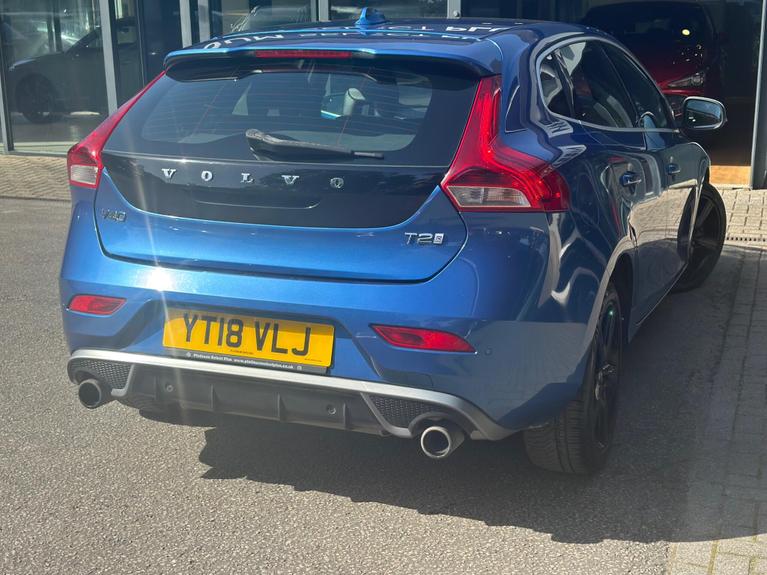 Used Volvo V40 YT18VLJ 8