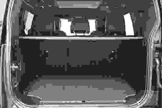Land Rover DEFENDER Photo at-7a702ad682b948708179ea5e91f56d71.jpg