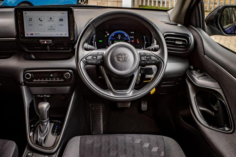Used Toyota Yaris HV25LFX 26