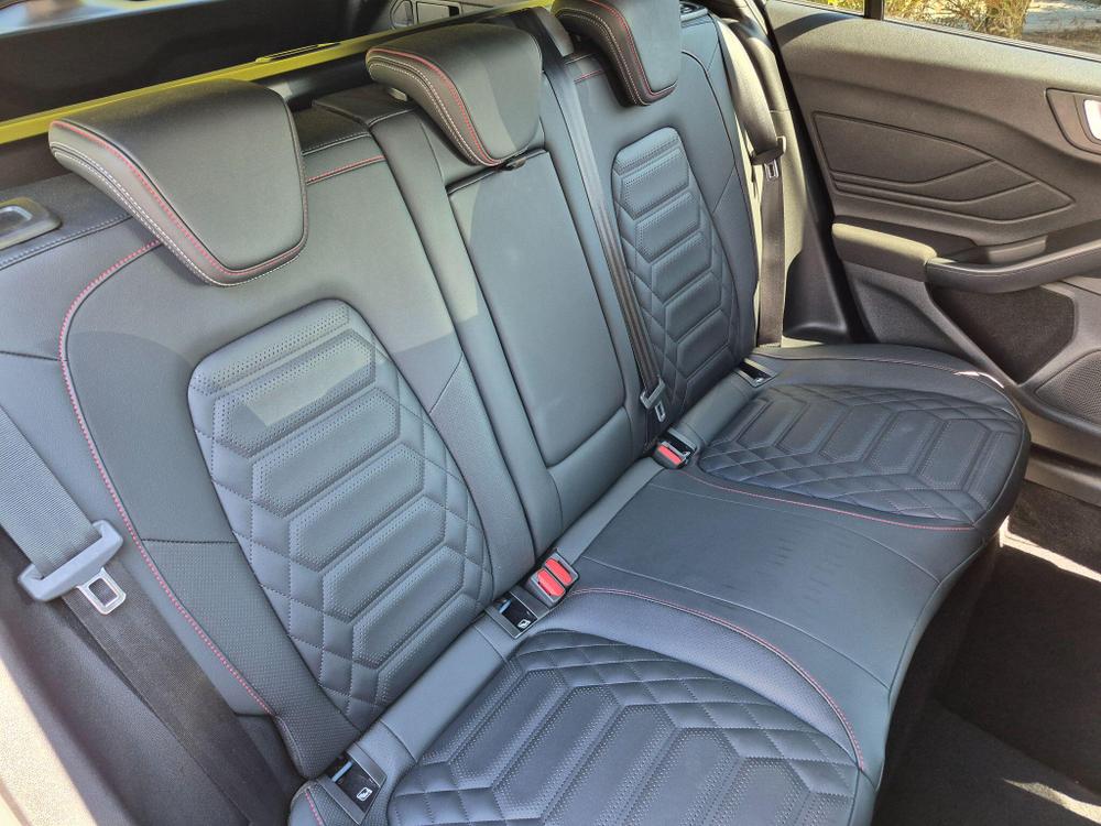 Ford Focus Photo at-7ab050685dd24471ae253e74b94acc44.jpg