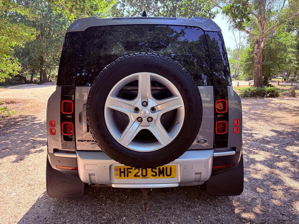 Land Rover Defender 110 Photo at-7ab82208bb8944c3995ad331db6f1773.jpg