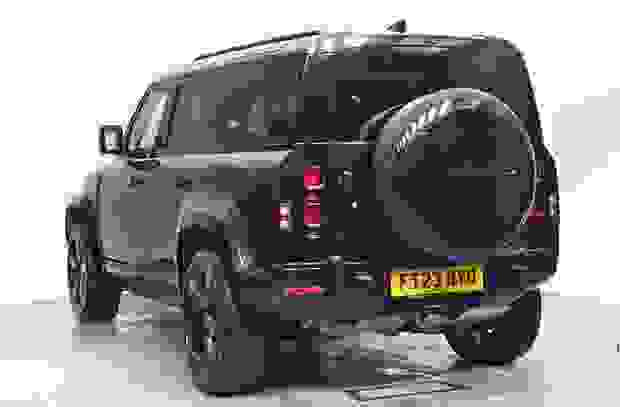 Land Rover Defender 110 Photo at-7adc6d54f222488393751456d505df52.jpg