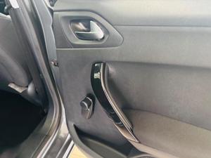 Peugeot 208 Photo 19