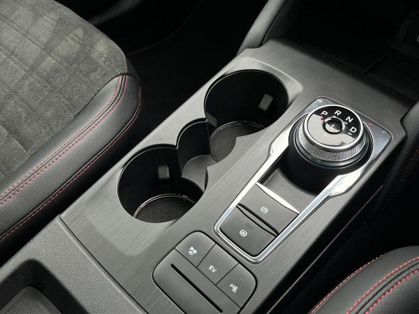 Ford Kuga Photo at-7b01dc895df544deb72355fdcd4c7df9.jpg