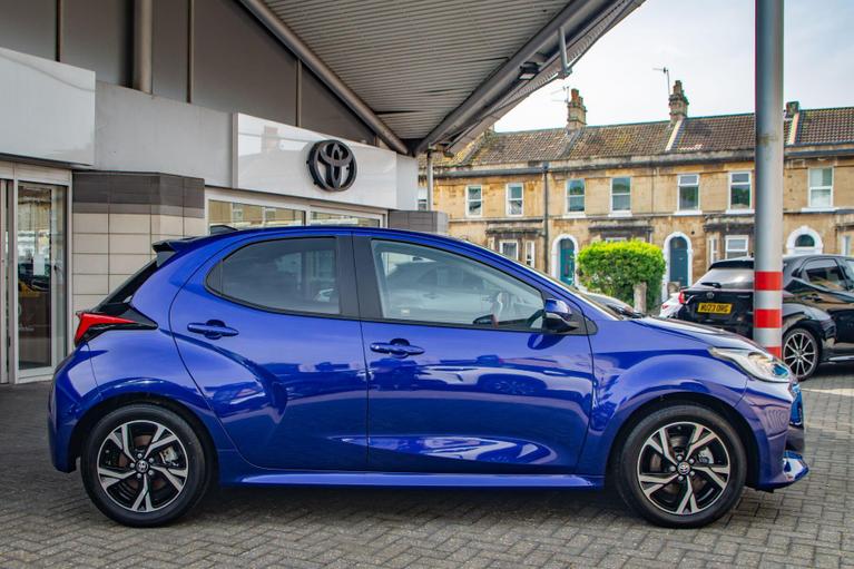Used Toyota Yaris HV25LFX 3