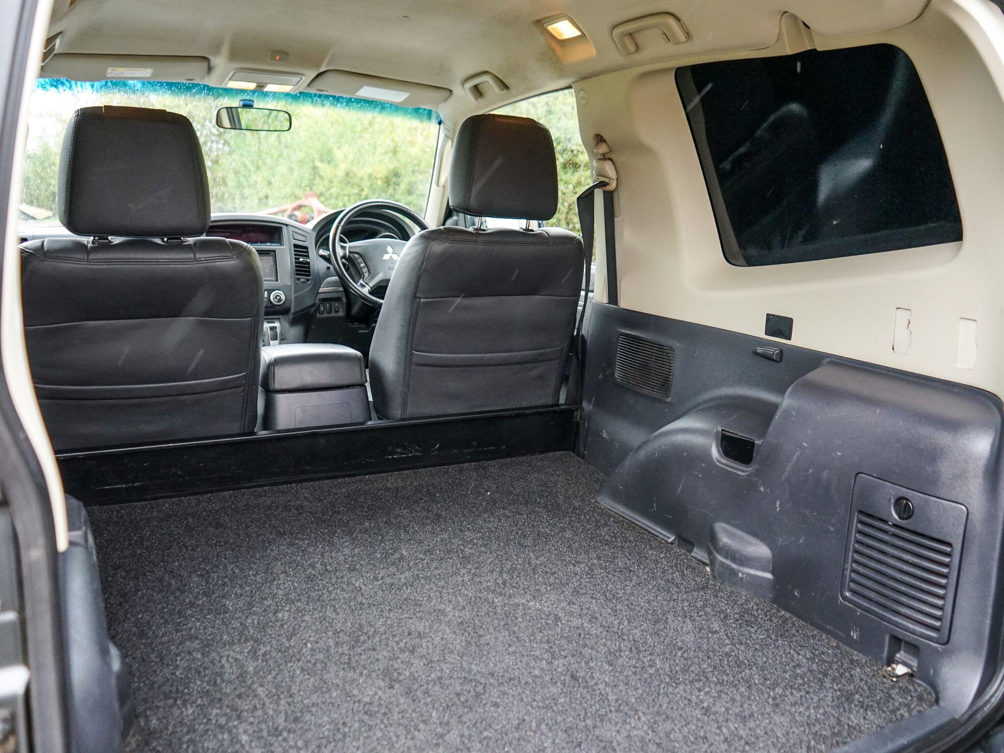 Mitsubishi Shogun 3.2 DI-DC Warrior 4WD L3 3dr — photo 15