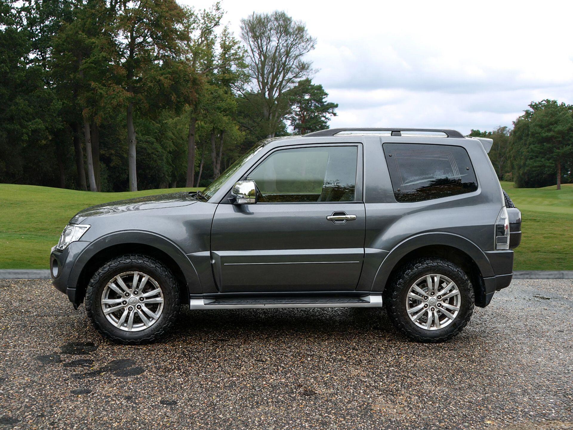 Mitsubishi Shogun 3.2 DI-DC Warrior 4WD L3 3dr — photo 2