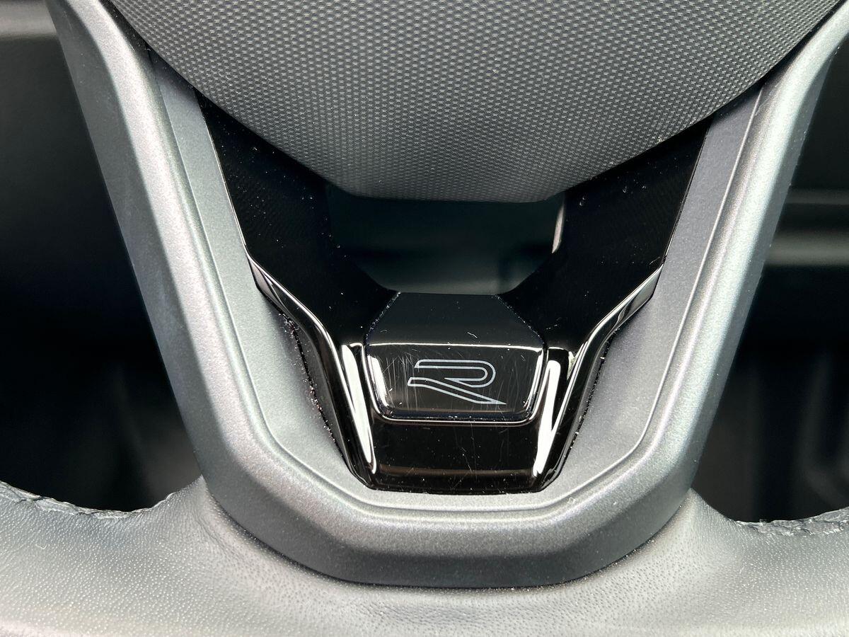 Volkswagen Tiguan Photo at-7c029353d0d34d39a2222bf27d1eda21.jpg