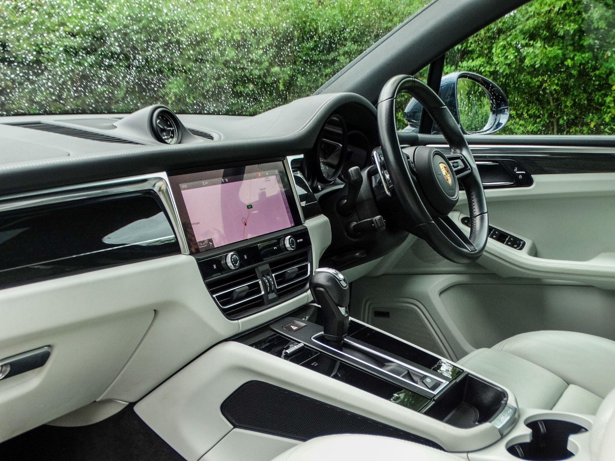 Porsche Macan 2.0T PDK 4WD Euro 6 (s/s) 5dr — photo 16