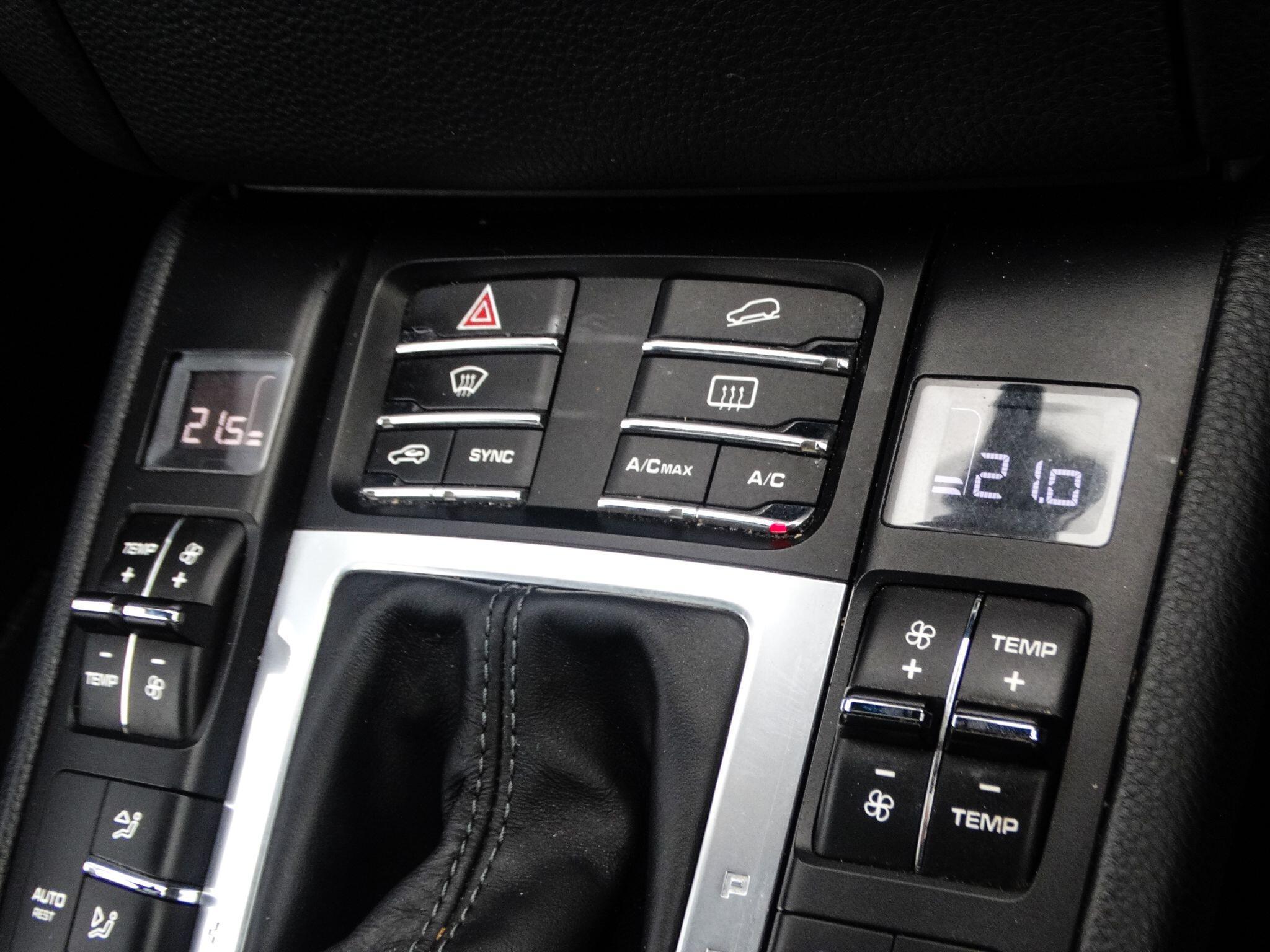 Porsche Macan 3.0 TD V6 S SUV 5dr Diesel PDK 4WD Euro 6 (s/s) (258 ps) — photo 24