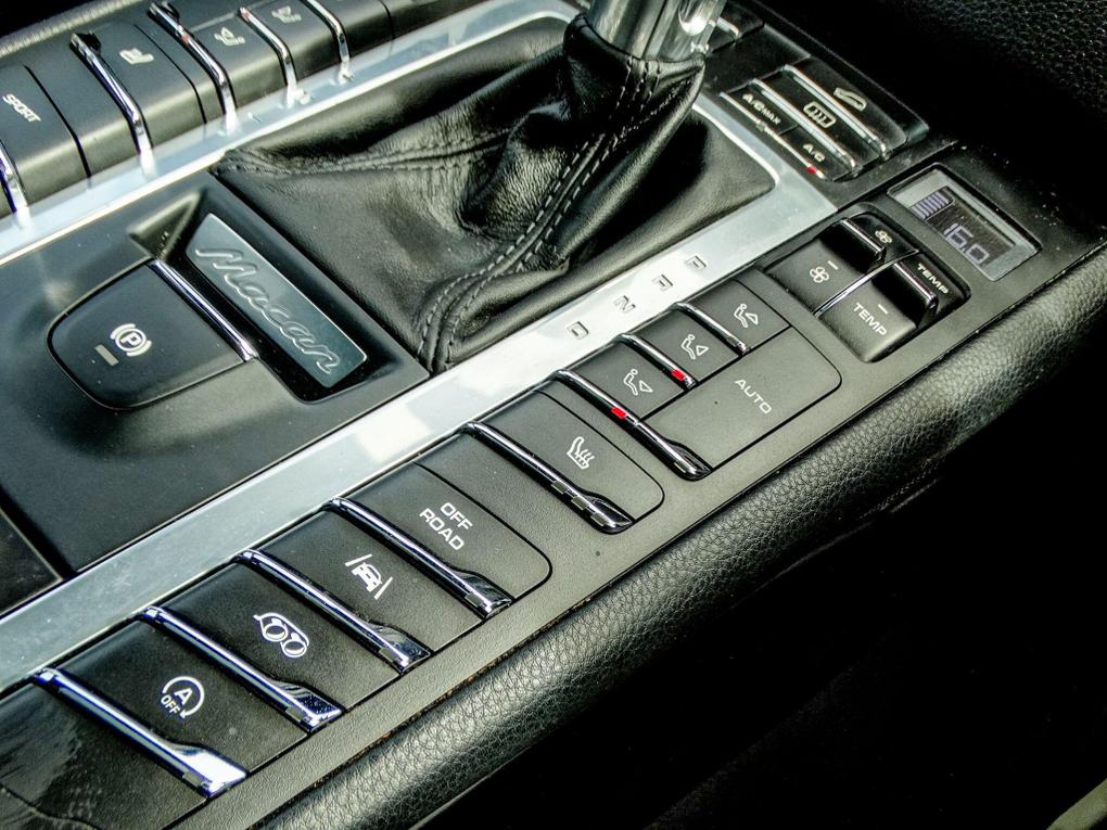Used Porsche Macan RJ17MJF 25