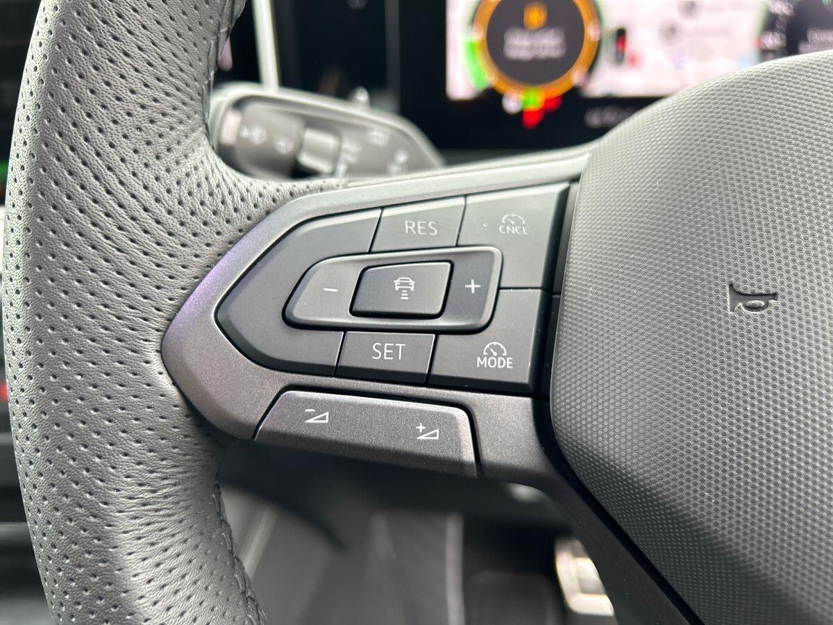 Volkswagen Tiguan Photo at-7d0216cb7e154b68841b7789cc30a428.jpg