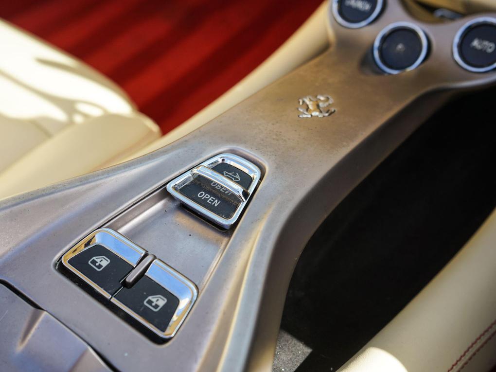 Used Ferrari California YJ10FFS 29