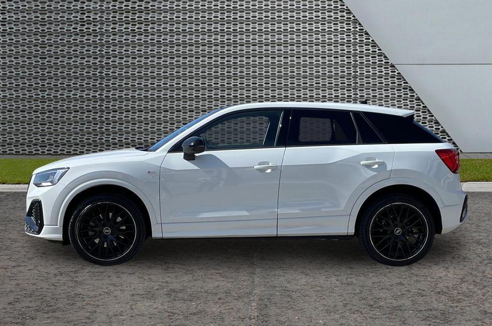 Audi Q2 Photo at-7d61e220fa064c83ab76950f794ae8a2.jpg
