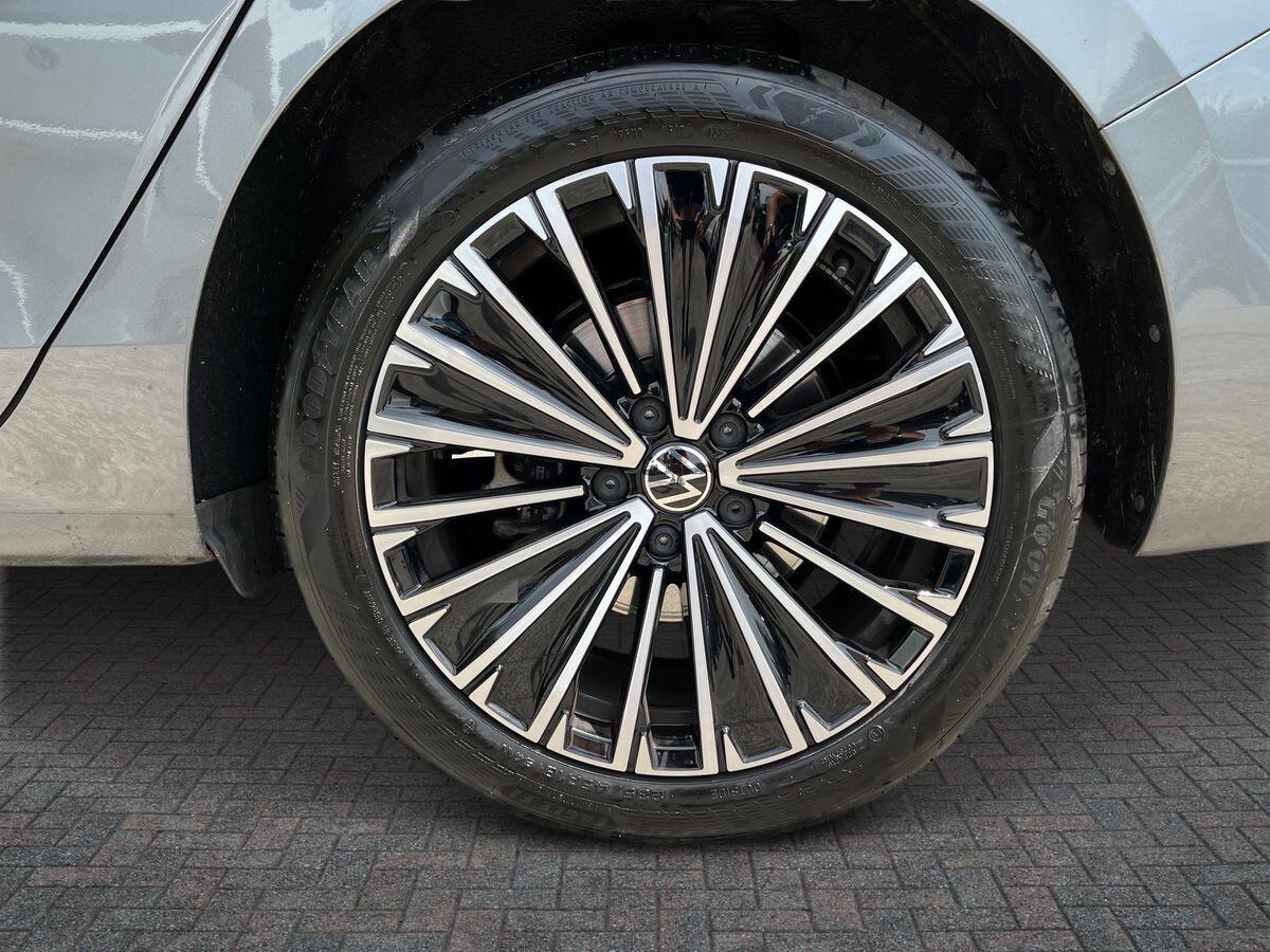 Volkswagen Passat Photo at-7d6afcc6380e43f697f2ec4d75391863.jpg