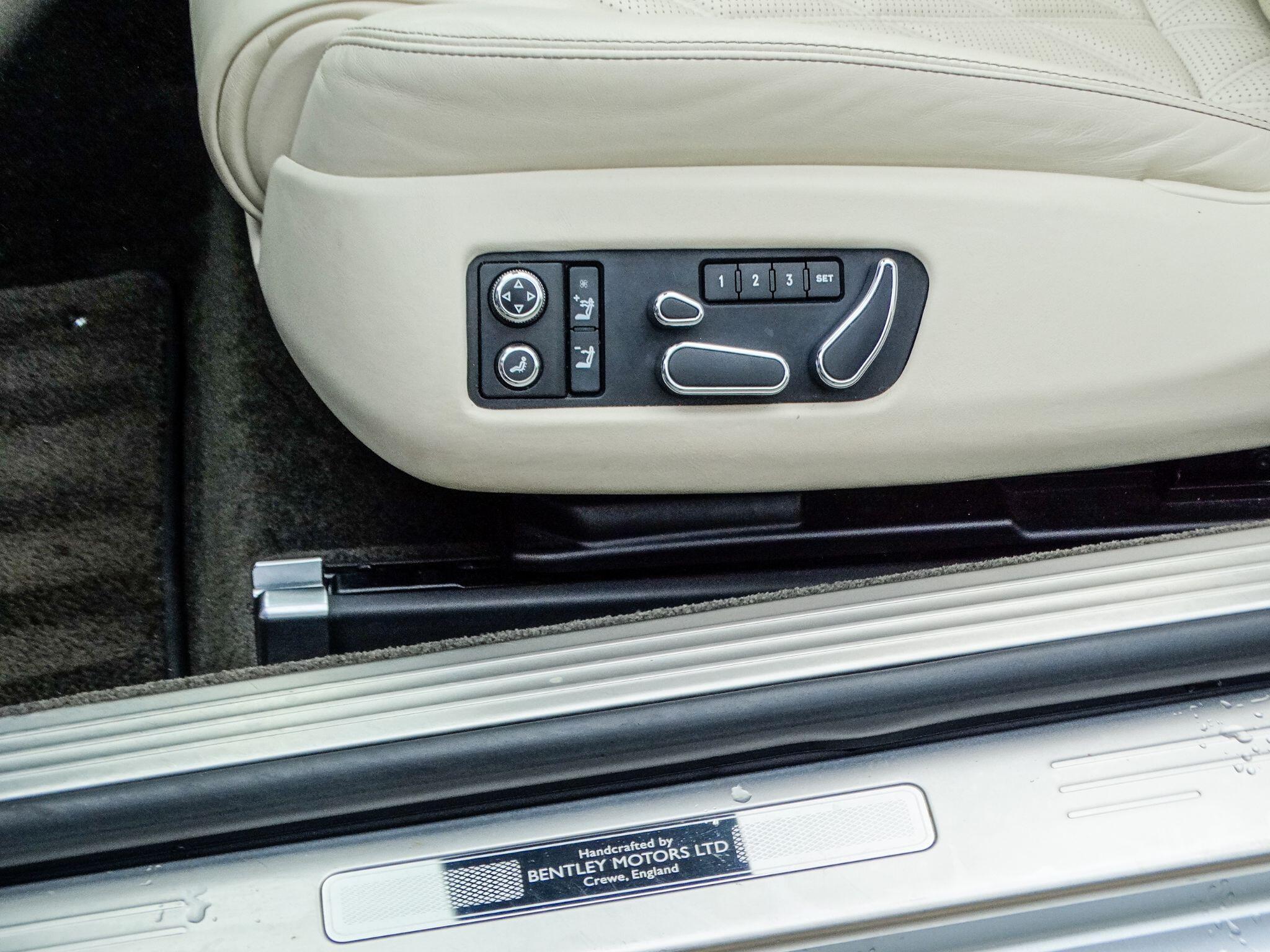 Bentley Continental 6.0 FlexFuel GTC Convertible 2dr Bi Fuel Auto 6Spd 4WD Euro 5 (575 ps) — photo 17
