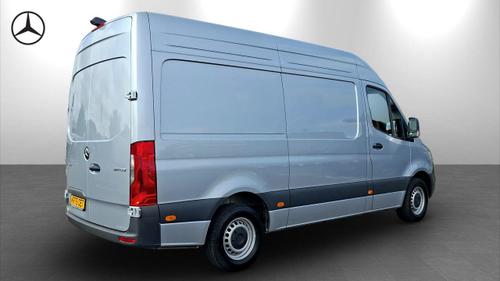 Mercedes-Benz Sprinter Photo at-7daab023483949859cbbf4336569c98b.jpg