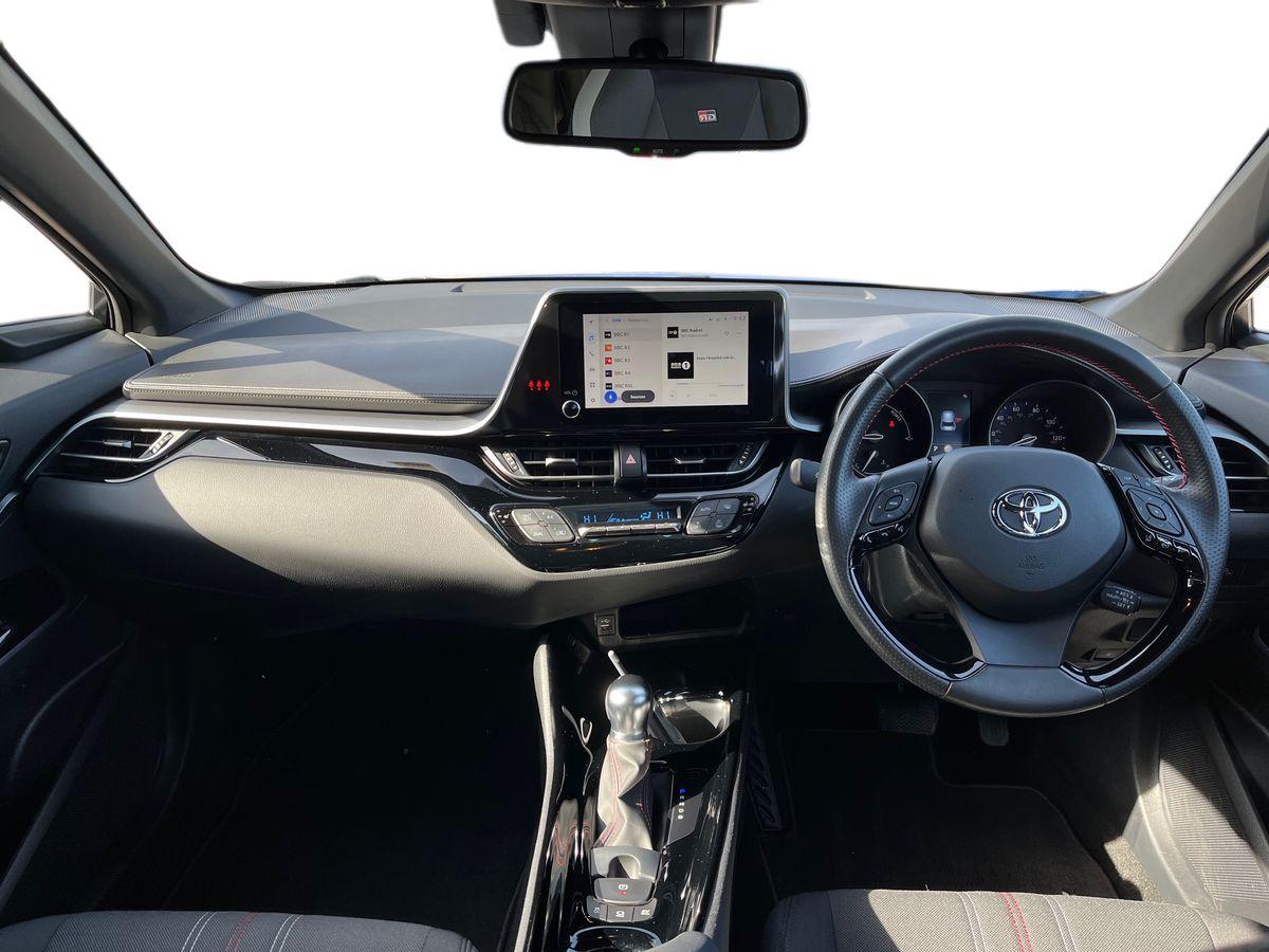 Toyota C-HR Photo 9