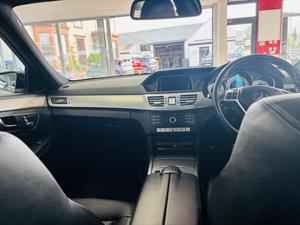 Mercedes-Benz E Class Photo 29