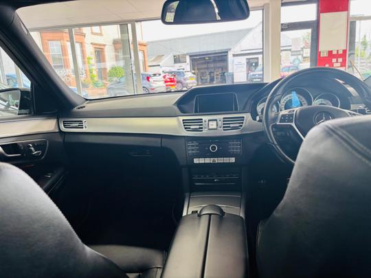 Mercedes-Benz E Class Photo at-7dfa516f3fc74f9caa00c211669cc767.jpg