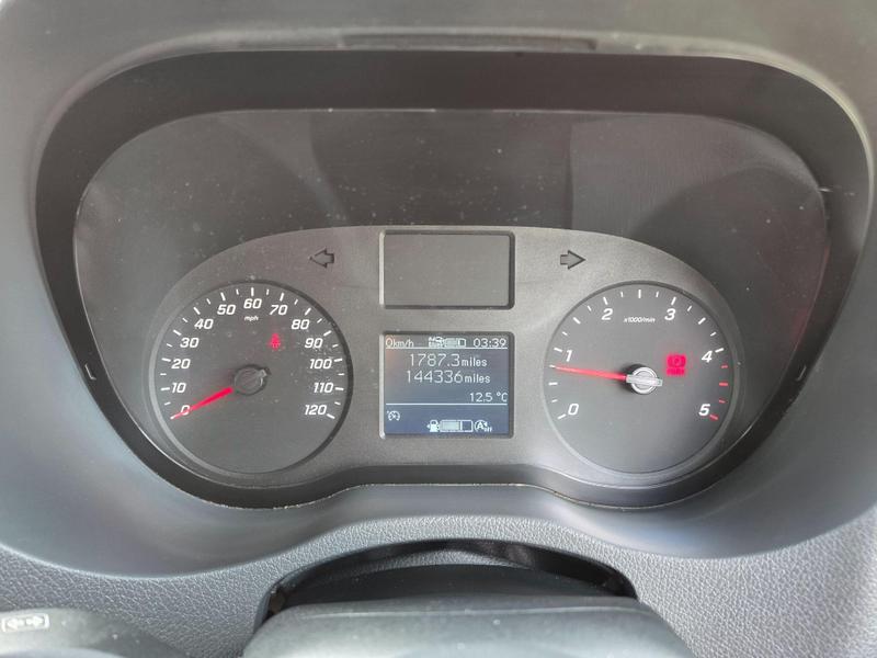 Mercedes-Benz Sprinter Photo at-7e14a8697c5a40c5badf0a682057a438.jpg