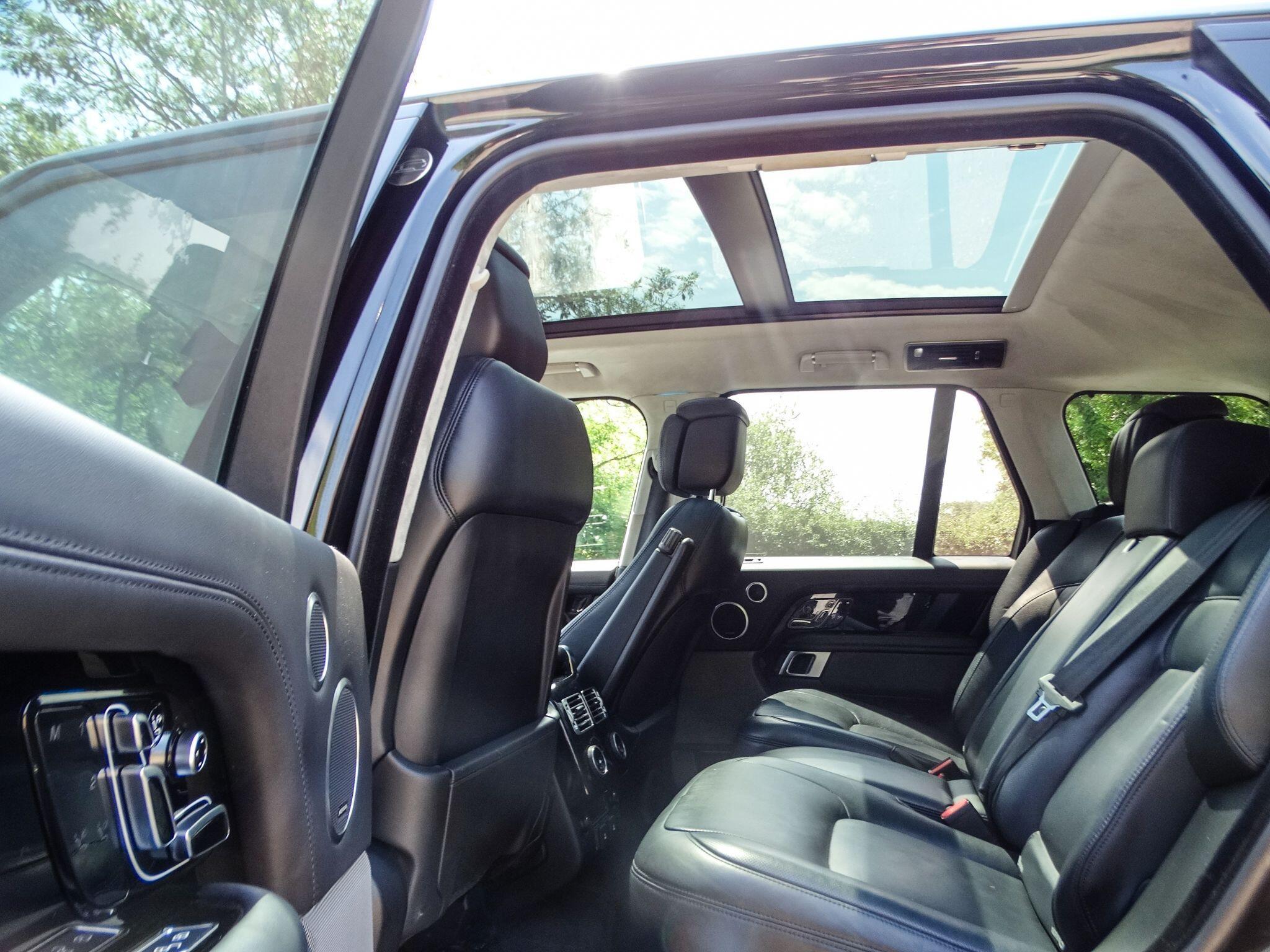 Land Rover Range Rover 4.4 SD V8 Autobiography Auto 4WD Euro 6 (s/s) 5dr — photo 13