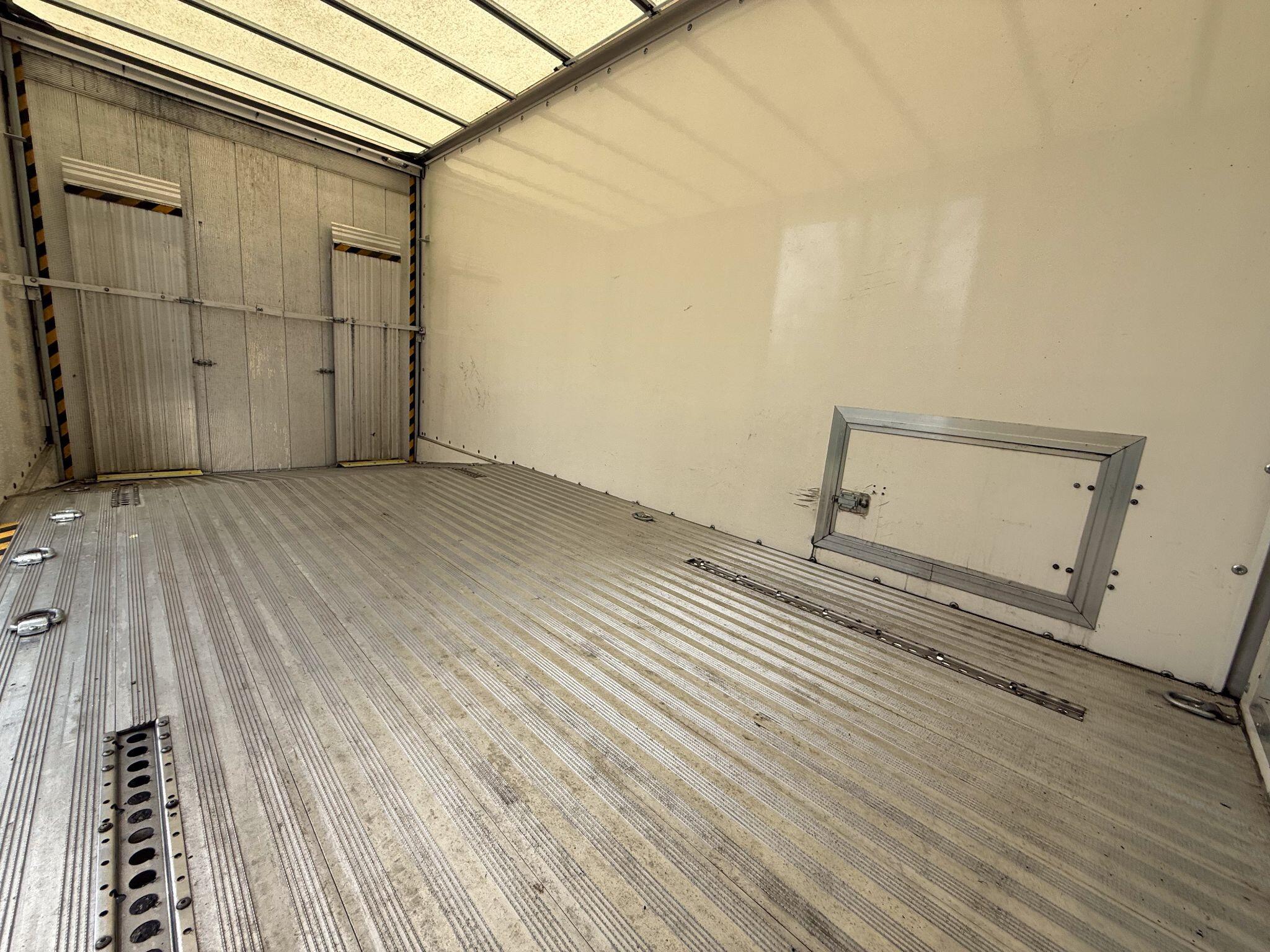Mercedes-Benz Sprinter 2.1 516 CDI Chassis Cab 2dr Diesel G-Tronic+ RWD L2 Euro 6 (163 ps) — photo 4