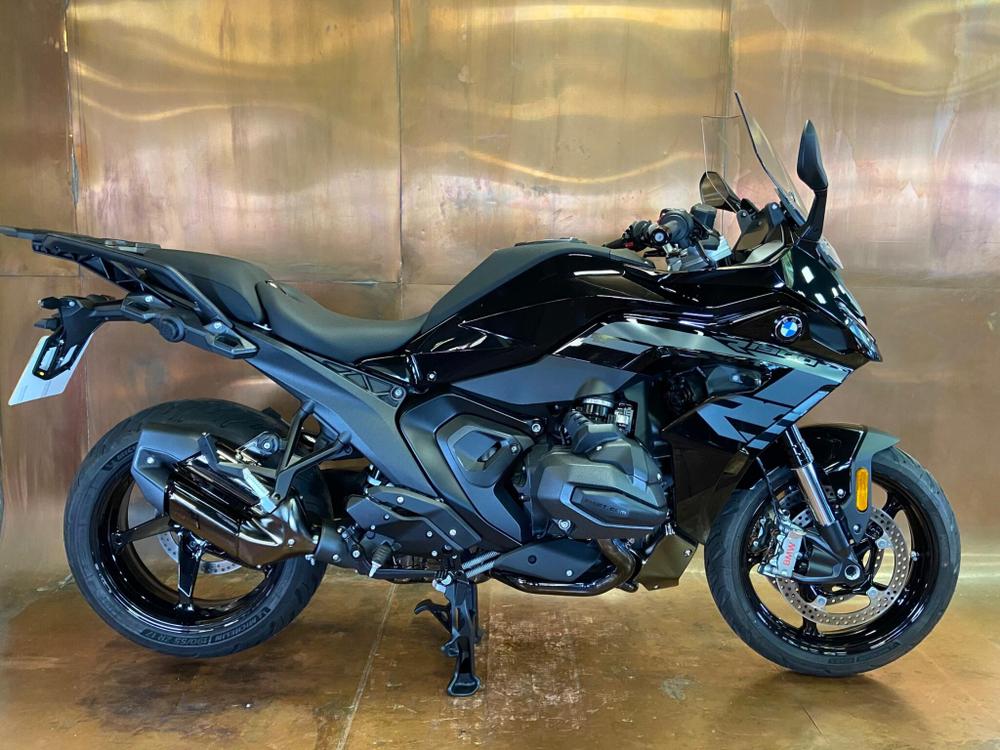 BMW R 1300 RS Photo at-7e3b449b4ebe4add8f0bcb872e158a1c.jpg