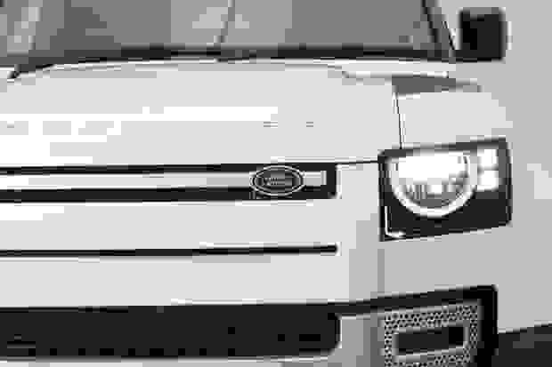 Land Rover DEFENDER Photo at-7e4f31e9ef454120a5ea59bea98a7e56.jpg