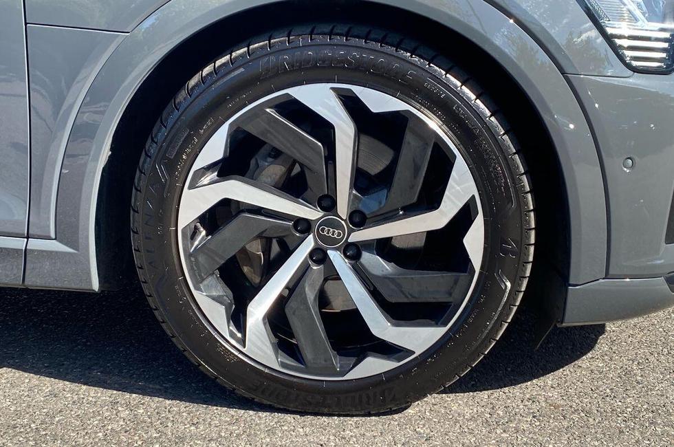 Audi Q8 Photo at-7e6dcd0aea204e2f94a9b0190c3626b9.jpg