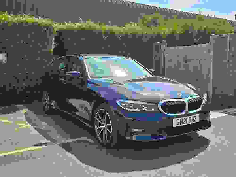 BMW 3 Series Photo at-7e7ae421c0ca4a398233c58798270775.jpg