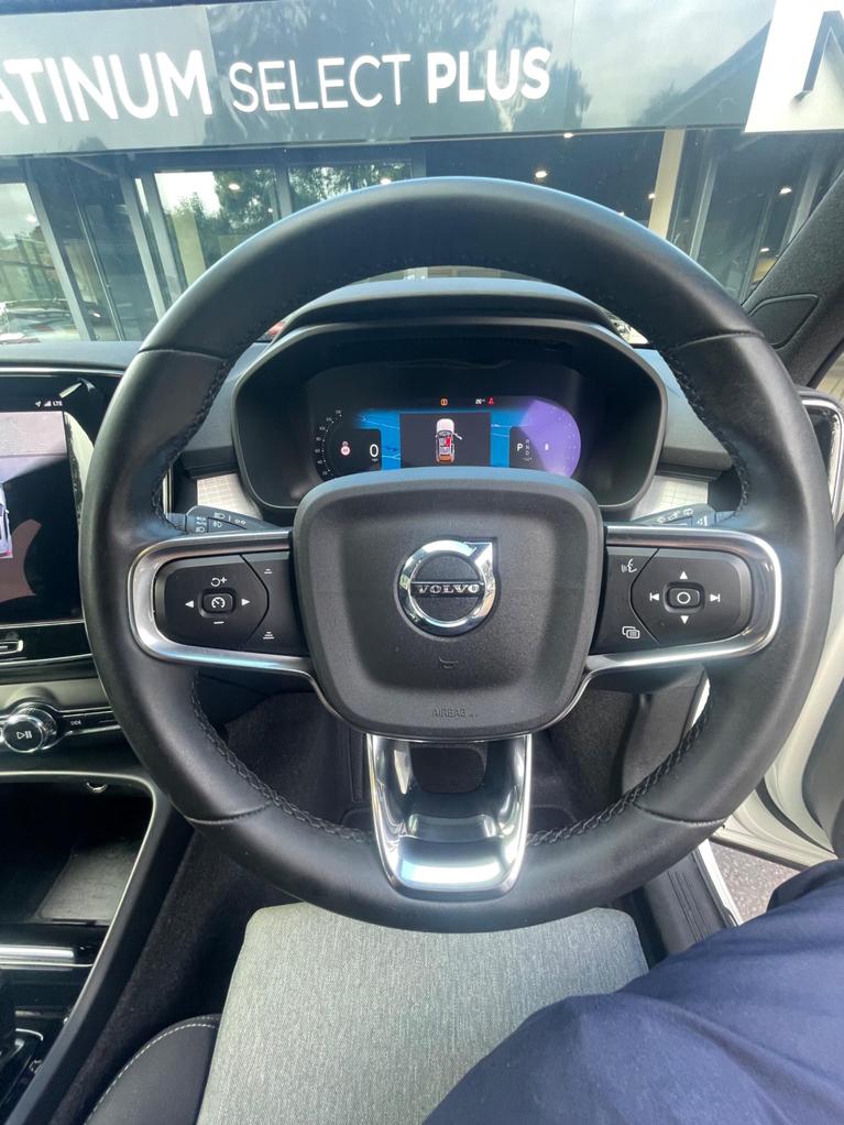 Used Volvo XC40 BJ73VMH 24
