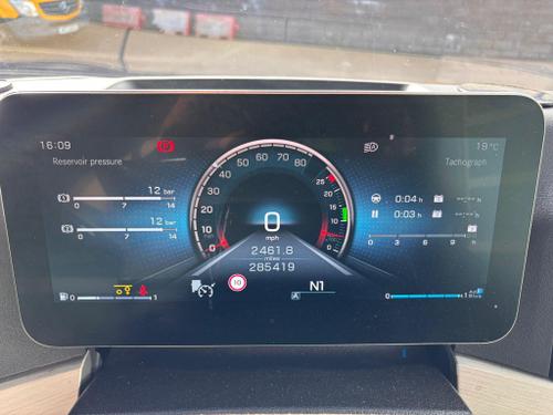 Mercedes-Benz Actros L Photo at-7ed5cd7f4b984fd9aab22798c50dfe9a.jpg